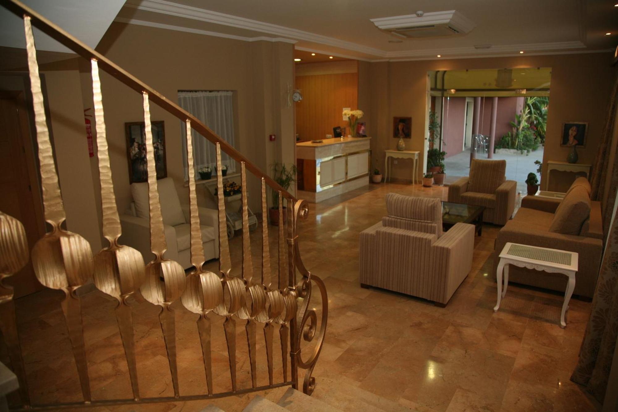 Hotel Torre Del Oro La Rinconada Zewnętrze zdjęcie